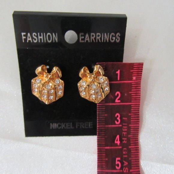 Pierced earrings Present-- ADD to a bundle 4 for $20.00 to get discount - Picture 5 of 8